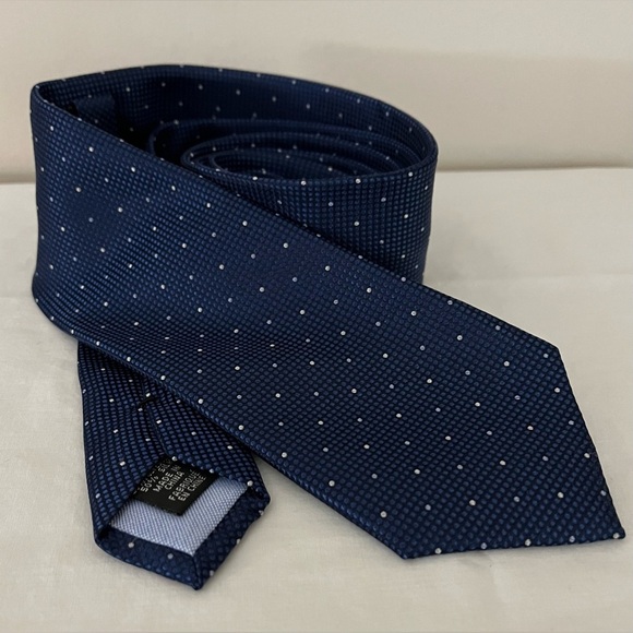 Nordstrom Rack Men’s Blue/Polka Dot Necktie, 50% Silk 50% Poly; Approx 3” x 58” - Picture 1 of 6